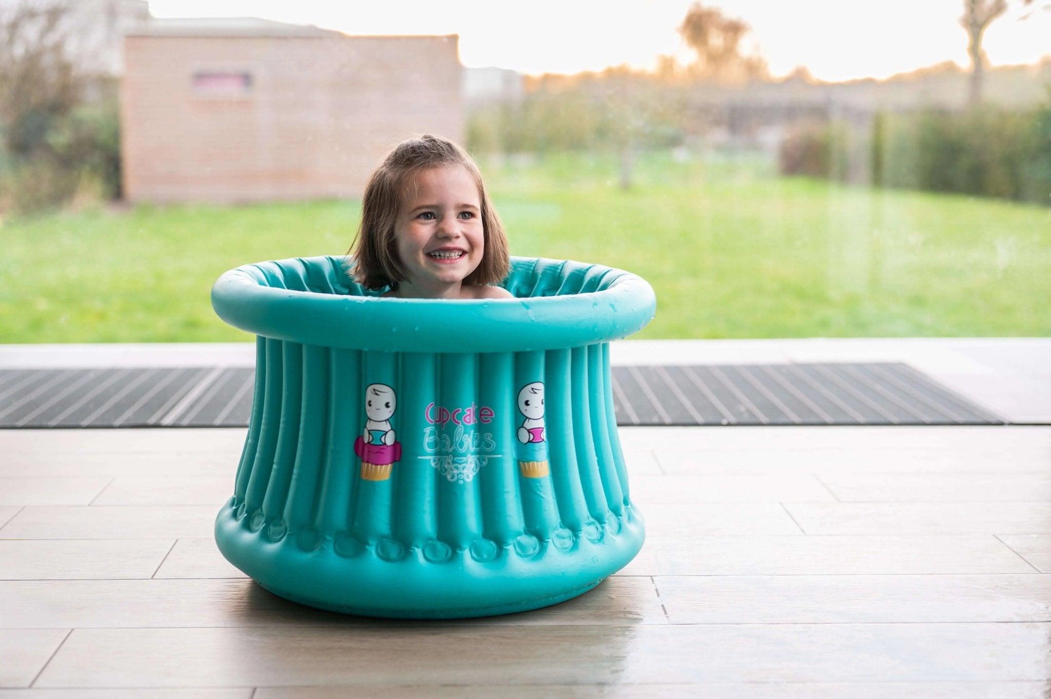 Cupcake Babies BIG inflatable bath with pump for kids 1 to 8 Years - Cupcake Babies Europe