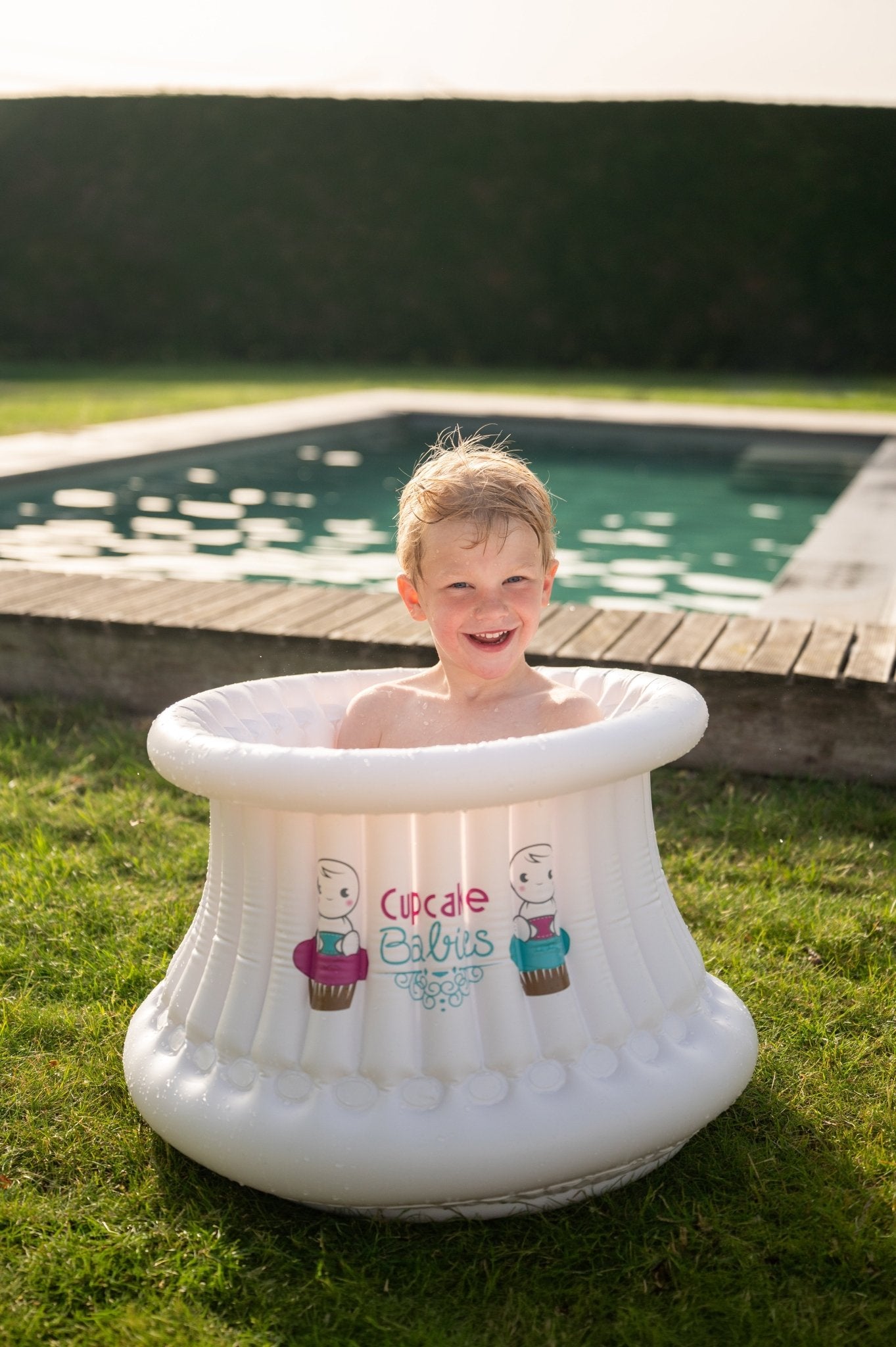 Cupcake Babies BIG inflatable bath with pump for kids 1 to 8 Years - Cupcake Babies Europe