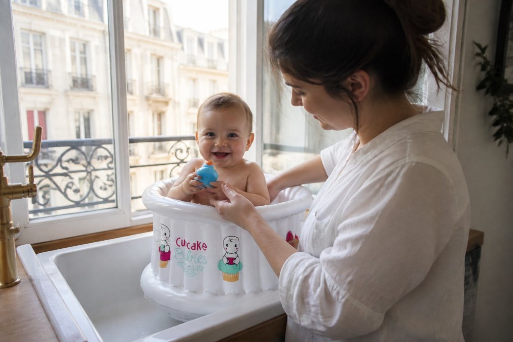 Choisir une baignoire bébé petit espace : le guide 2026 - Cupcake Babies Europe