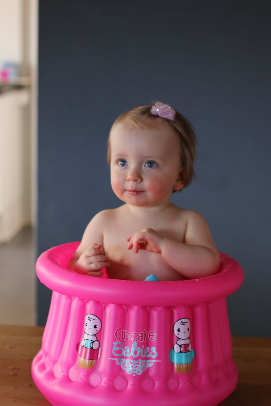 Special Pack : Inflatable Small Cupcake Babies Bath for babies from birth up to 1 year + inflator + bath Cape + duck My Store