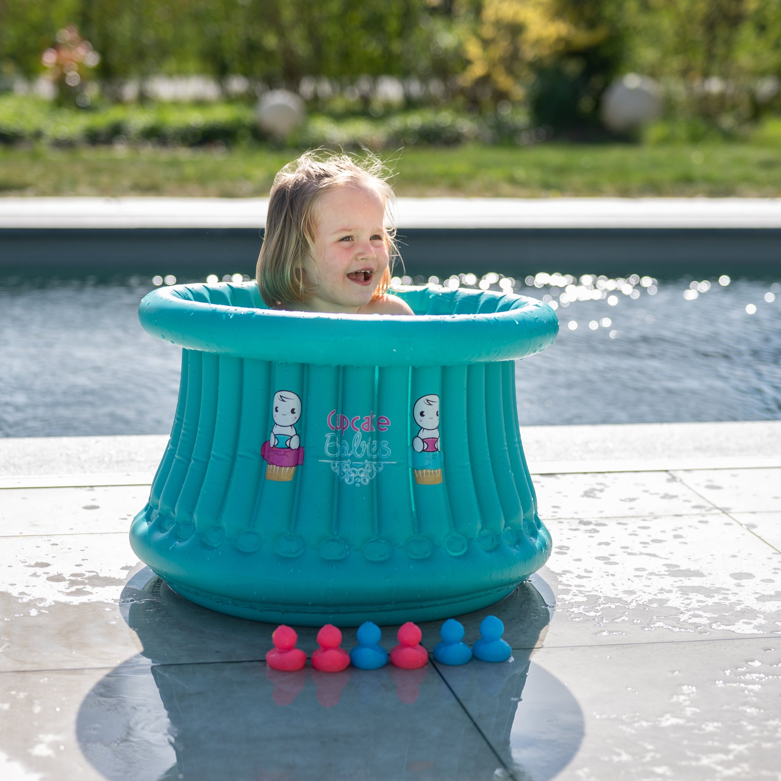Special Pack : Inflatable Small Cupcake Babies Bath for babies from birth up to 1 year + inflator + bath Cape + duck My Store